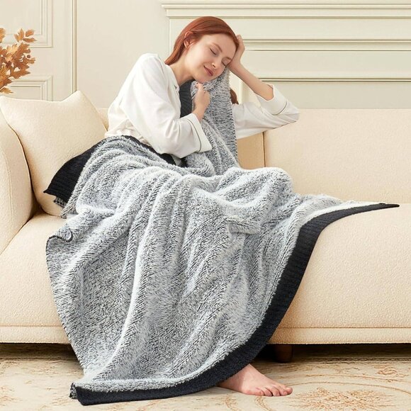 Amélie Home Cozy Knit Throw Blanket, Super Soft Plush 50"x60" - Heather Black - Picture 5 of 9